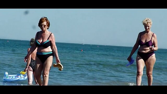 المرأة التايلاندية الهشة في جوارب طويلة مقاطع جنس اجنبي السياحية اللعين