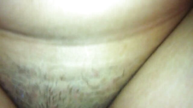 فتاة جميلة جميلة النشوة من مقطع جنس اجنبي handjob