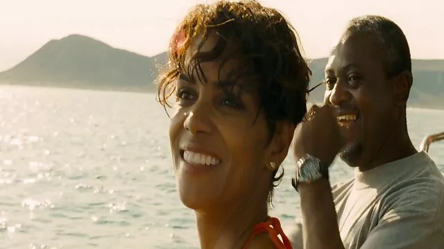 ميلا لديه صور جنس اجنبي الديك في مؤخرتها في متجر الوشم