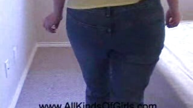 تم افلام اجنبي للجنس تسليم فتاة صغيرة شخصيا إلى منحرف ذو شعر فضي